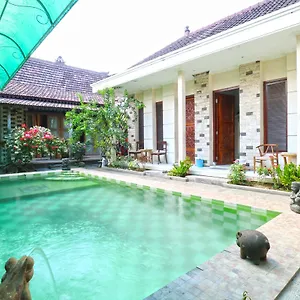 Oyo 90363 Nira Bali Hotel