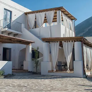 https://le-sette-perle-malfa-salina.sicilyhotelsitaly.net